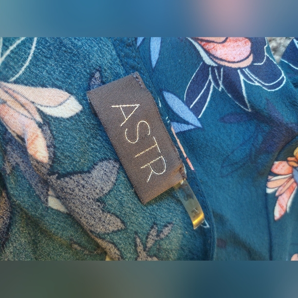 Astr High Low Long Sleeve Dress - Picture 10 of 11